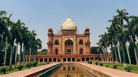  Immersed in Mughal Grandeur: Unveiling Islamic Architecture